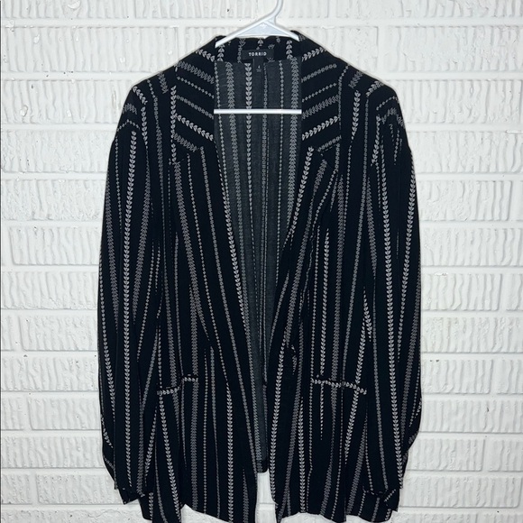 Torrid Black and White Patterned Blazer - Picture 1 of 4